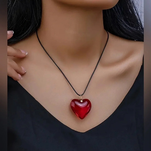 Minimalist Large Heart  Shaped Pendant Necklace - Picture 2 of 3